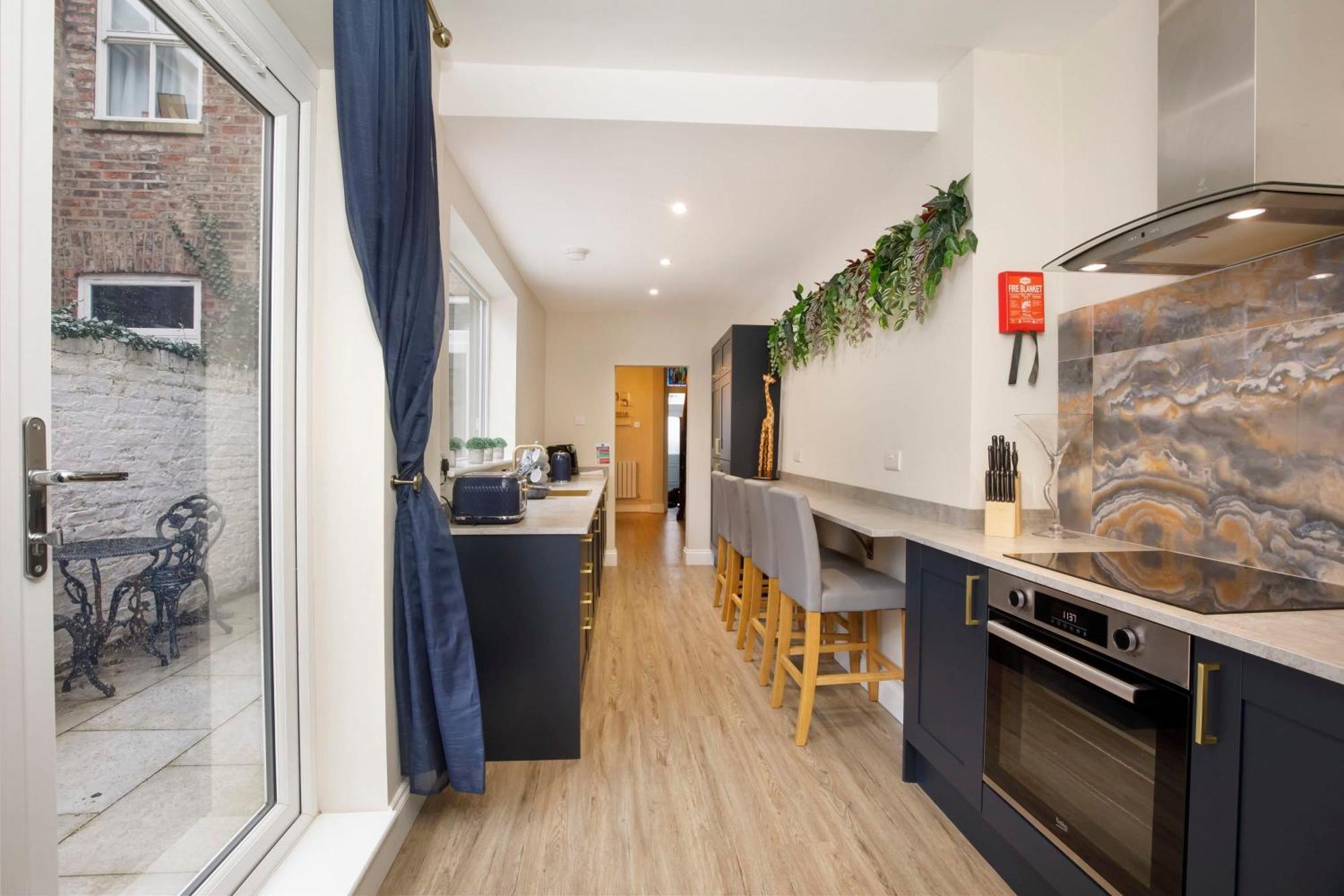 Holiday home The Milton Sleeps 8 Close To Centre Pet Friendly