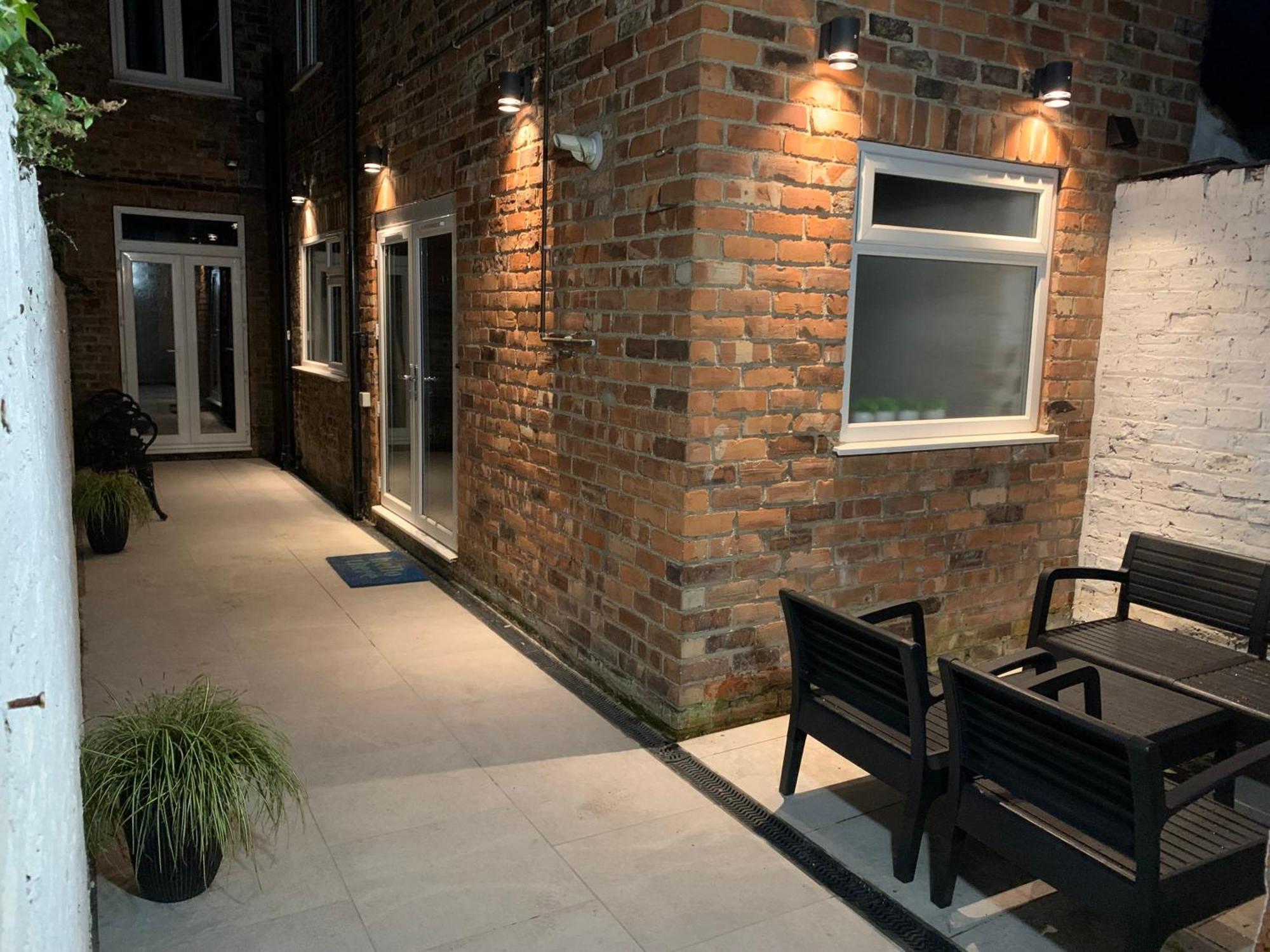 The Milton Sleeps 8 Close To Centre Pet Friendly Holiday home *