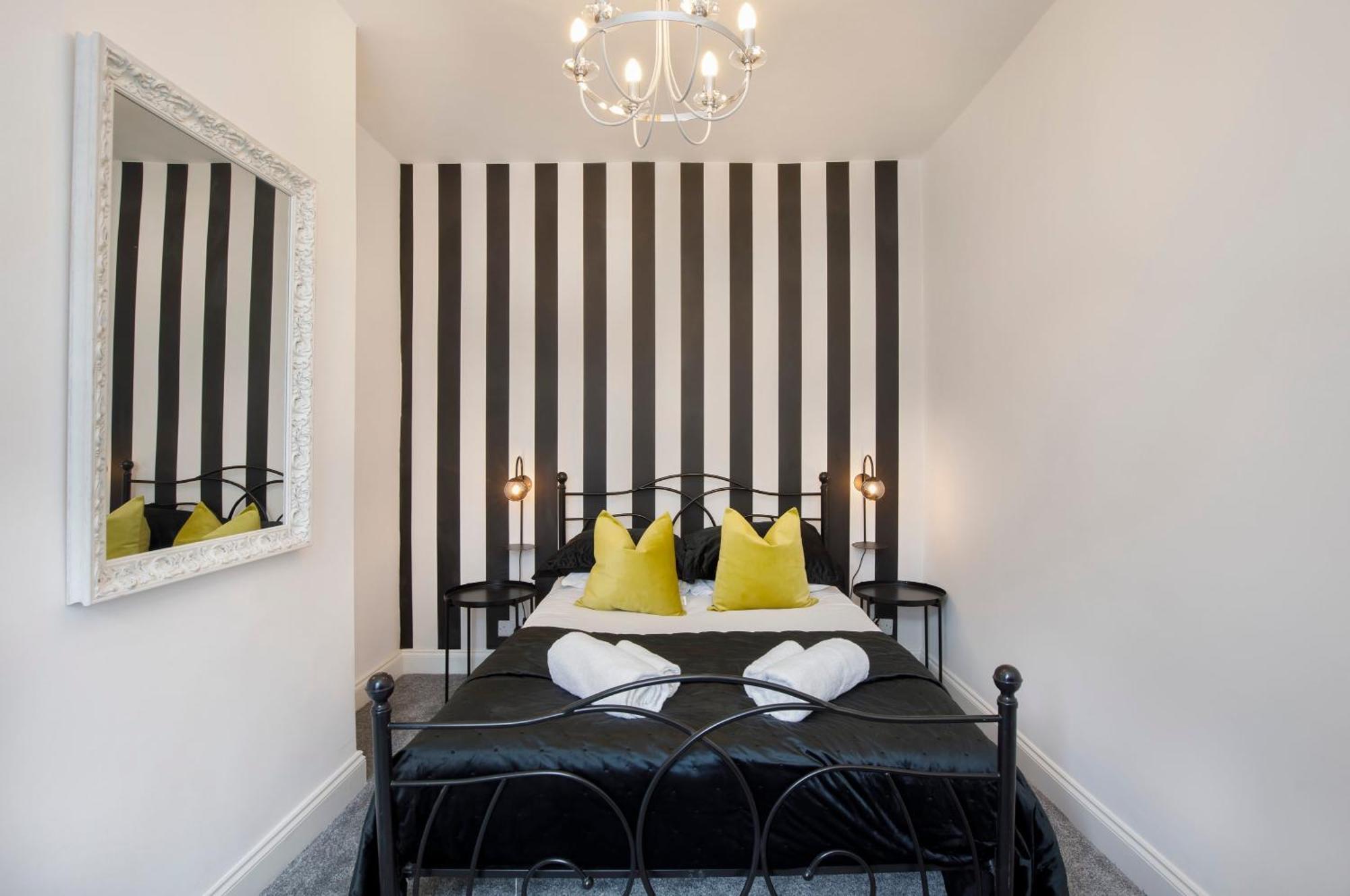 The Milton Sleeps 8 Close To Centre Pet Friendly Holiday home York
